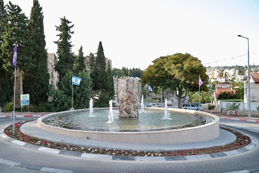 המזרקה החדשה בכניסה לפרויקט נגה, צילום: ארתור רוזנגורט